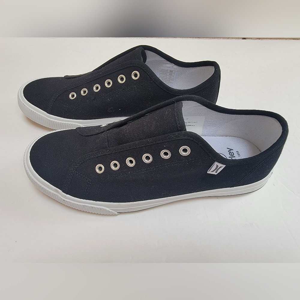 Hurley Womens Chloe No Lace Slip On Black Sneakers Size 8.5 NWOT